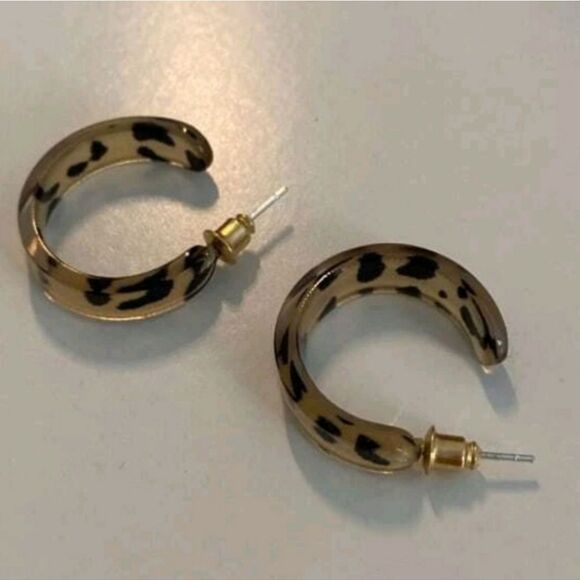 💖 2/$30 Leopard small open hoop resin animal print Resin casual earrings - Picture 10 of 13